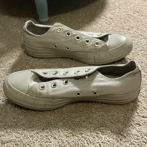 Converse Chuck Taylor All Star sneakers neutral off-white or beige color Size 6